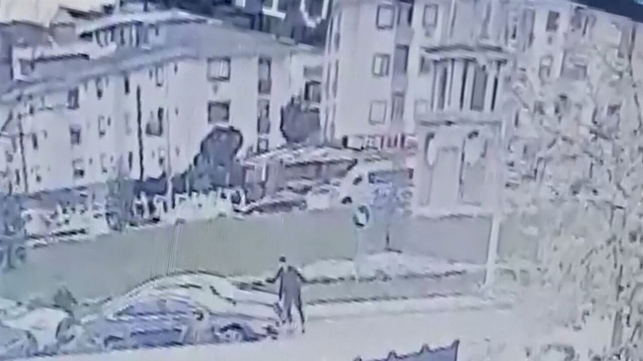 Trafikte silah çekip vurdu!