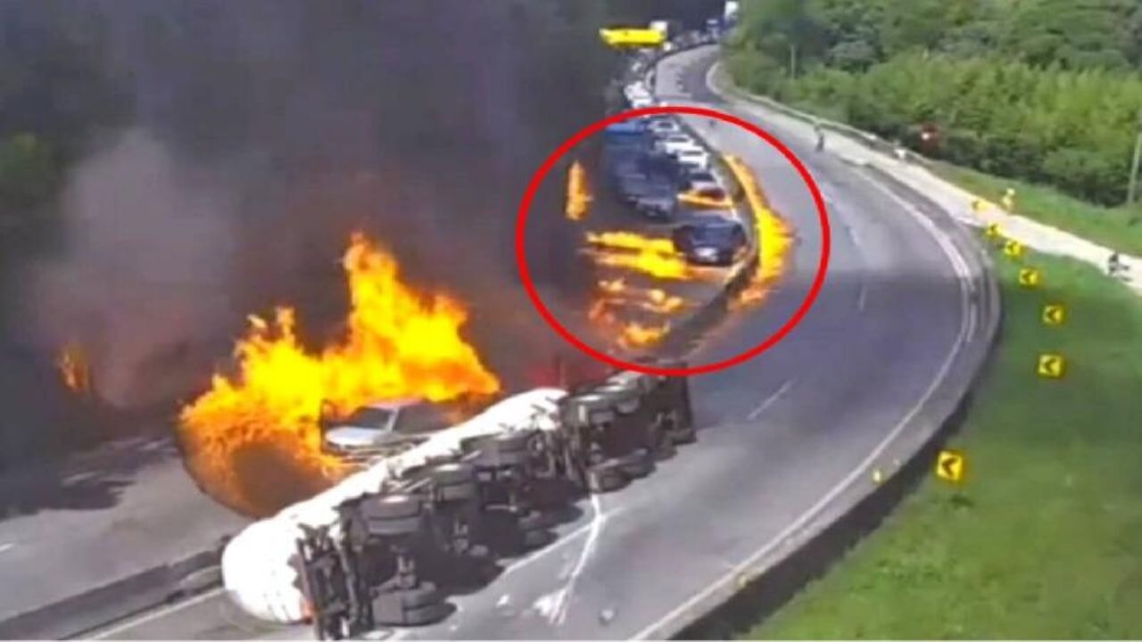 Tanker alev aldı, araçları alev topu yuttu!