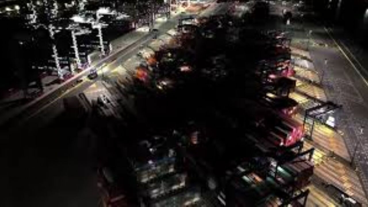 Çin'e yönelik uygulanan yeni gümrük tarifeleri öncesi ABD limanlarındaki hareketlilik görüntülendi