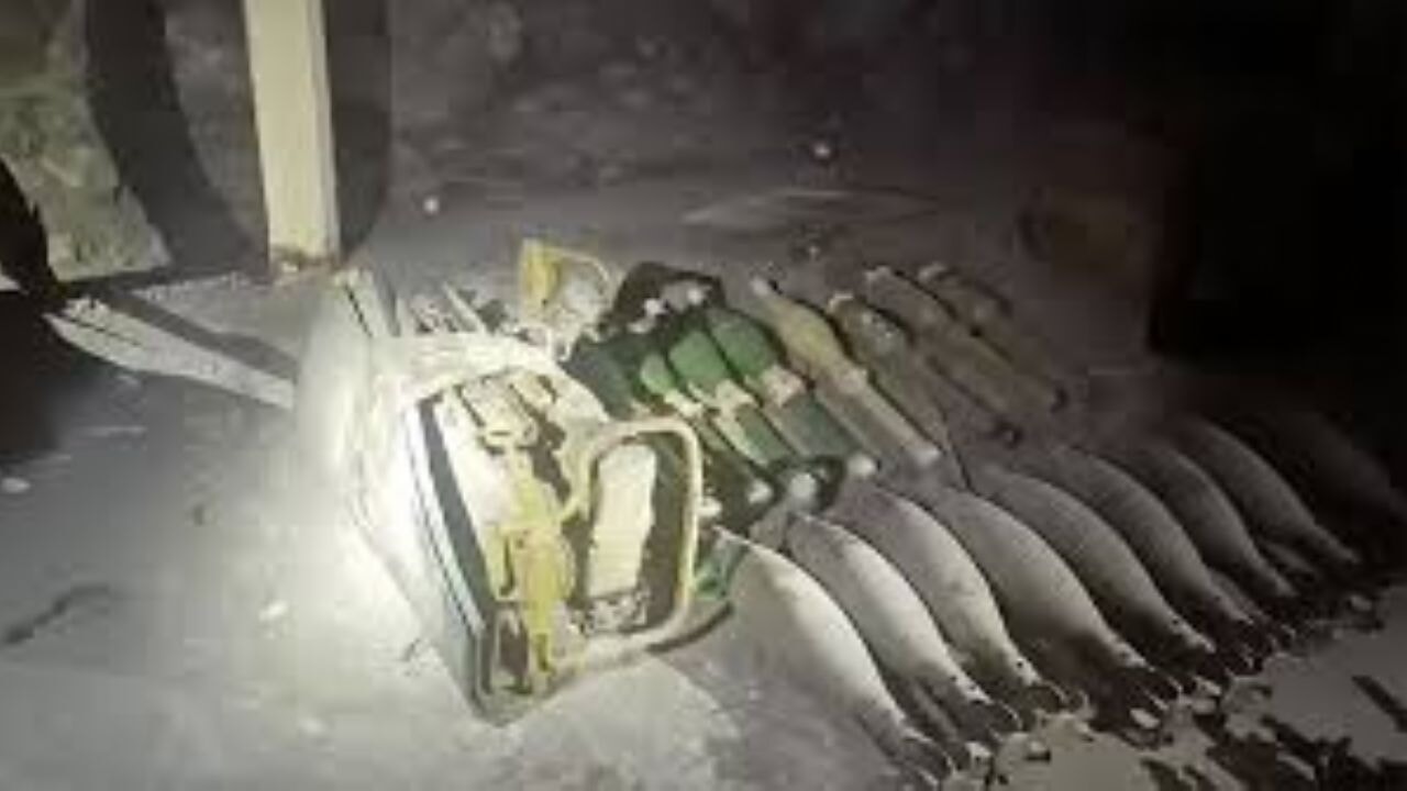 Pençe-Kilit Operasyonu bölgesinde teröristlere ait silah, mühimmat ve yaşam malzemesi ele geçirildi