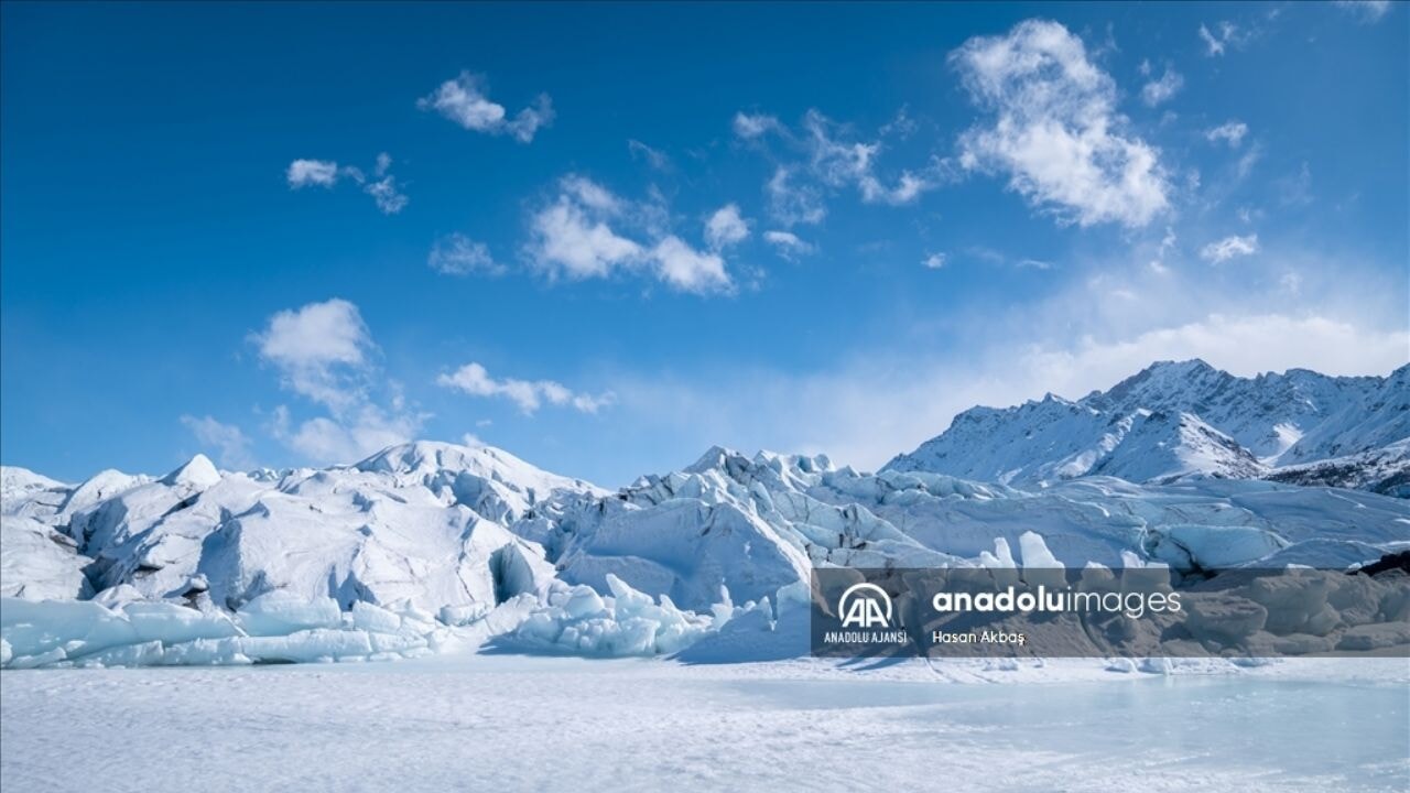Türk foto muhabiri Matanuska Buzulu'nda doğanın şifrelerini yakaladı