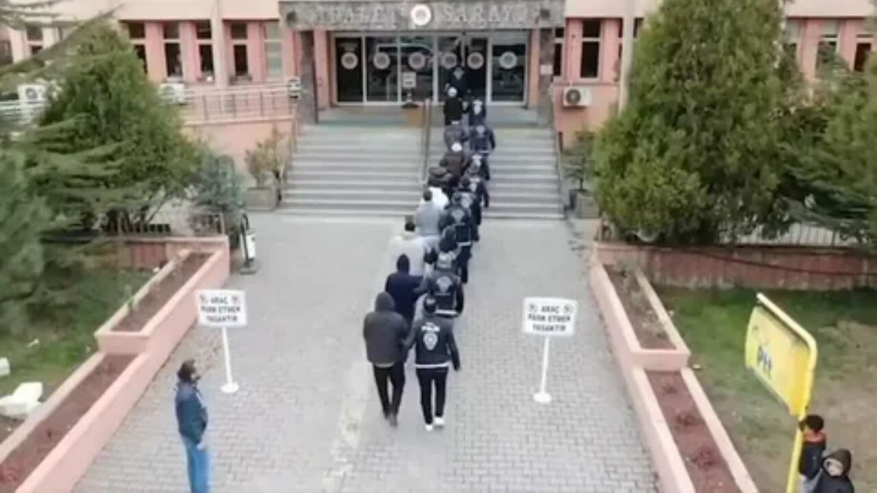 Siber suçlara yönelik 27 ilde düzenlenen operasyonlarda 237 şüpheli yakalandı