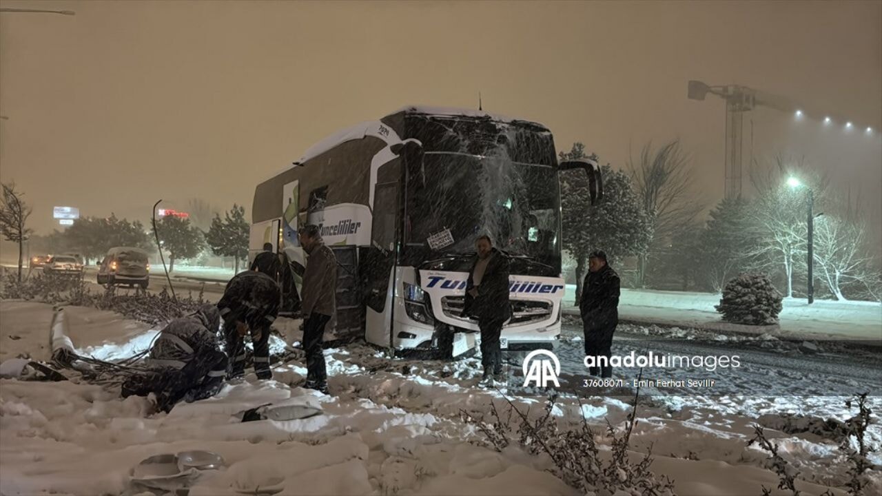 Erzincan'da feci yolcu otobüsü kazası