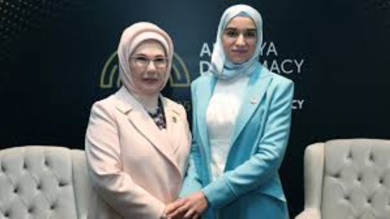 Emine Erdoğan, Suriye Cumhurbaşkanının eşi Latife El Durubi ile görüştü