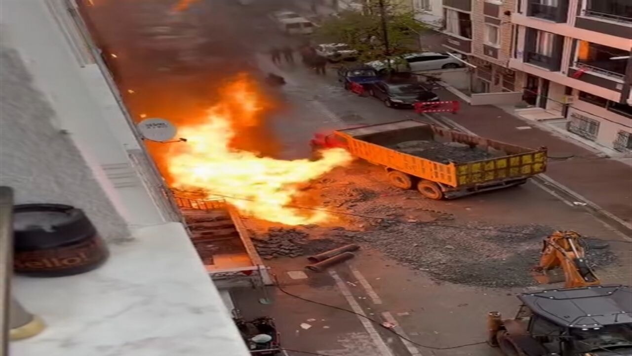 Sokağı alevler sardı! İstanbul'da patlama...