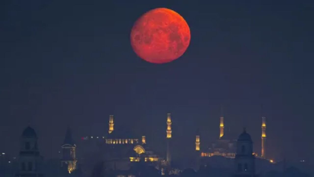 İstanbul'da dolunay