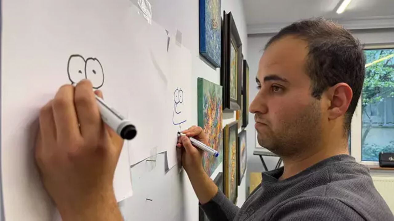 Aynı anda iki farklı resmi çizebiliyor! Üniversiteli İskender Kozan'ın hedefi kendi sergisini açmak