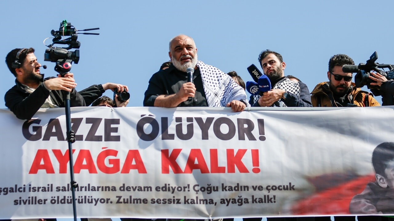 İstanbul'da 300 bin kişinin katılımıyla büyük Gazze yürüyüşü