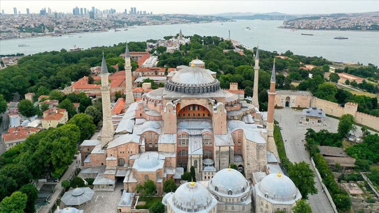 Ayasofya'da tarihi restorasyon; cami kapatılacak mı?