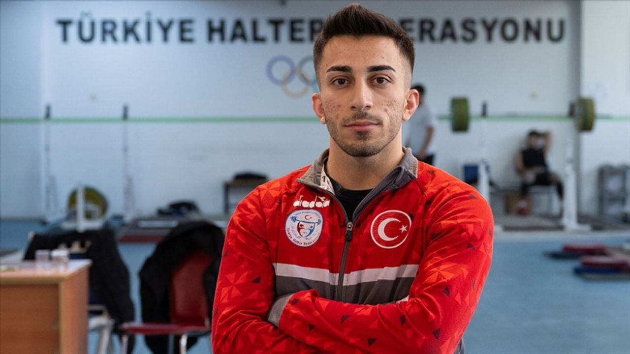 Milli halterci Harun Algül, altın madalya kazandı