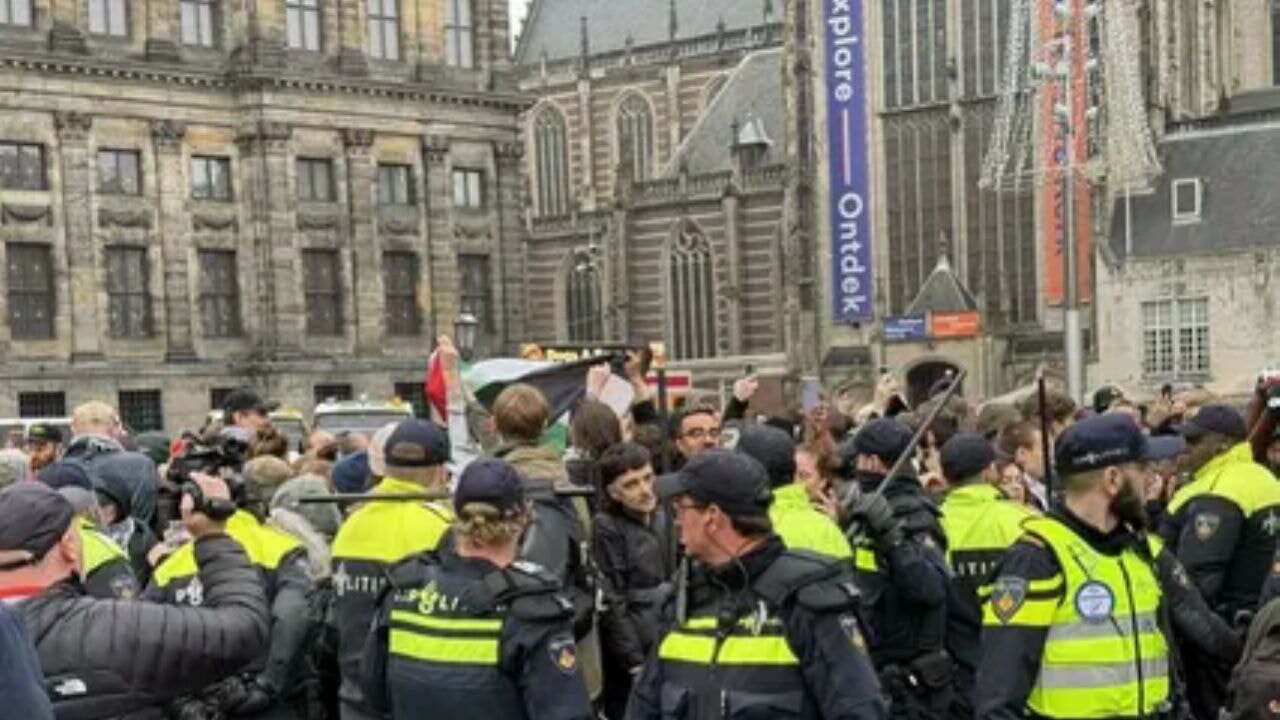 Hollanda polisi, Amsterdam Üniversitesi'ndeki Filistin'e destek gösterisine müdahale etti