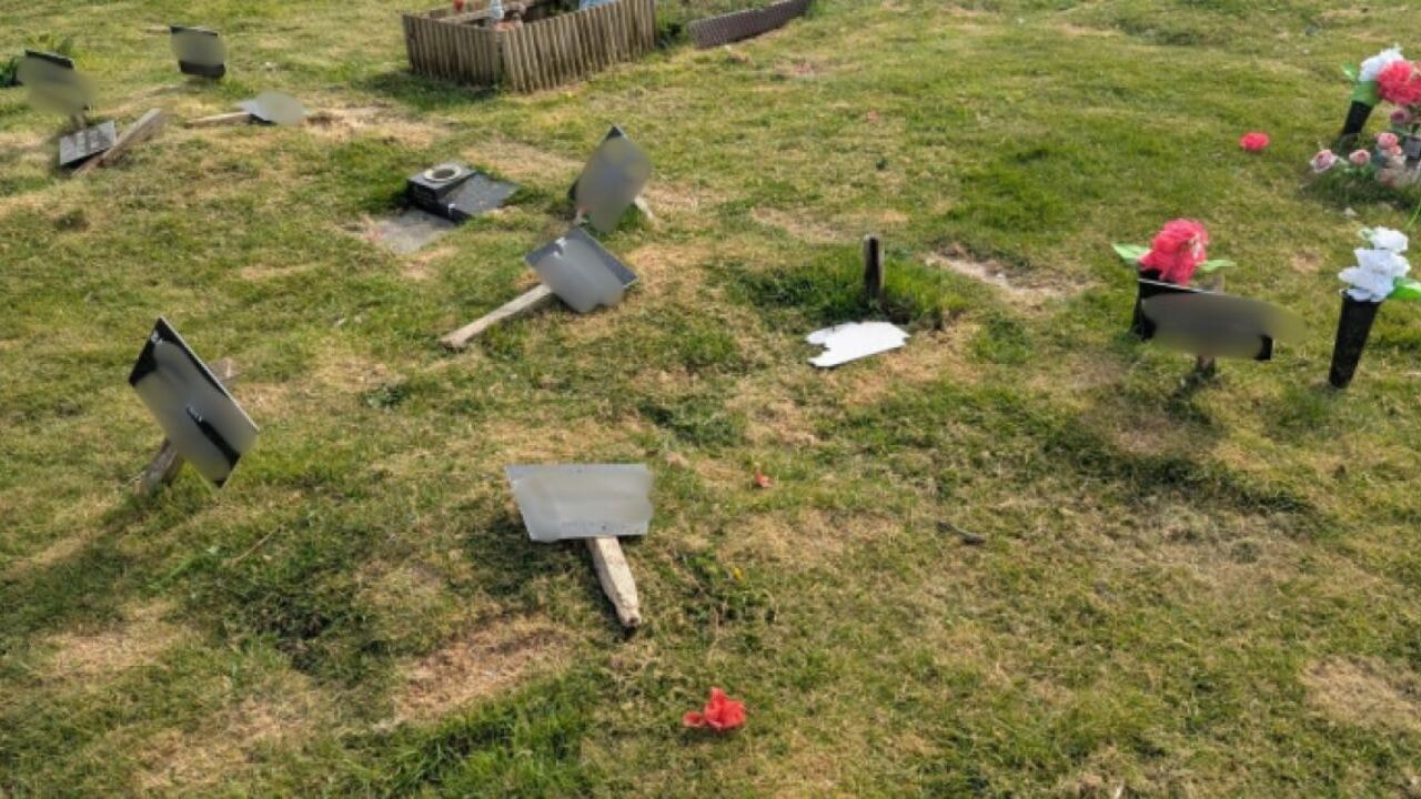 İngiltere'de Müslüman mezarlığına saldırı