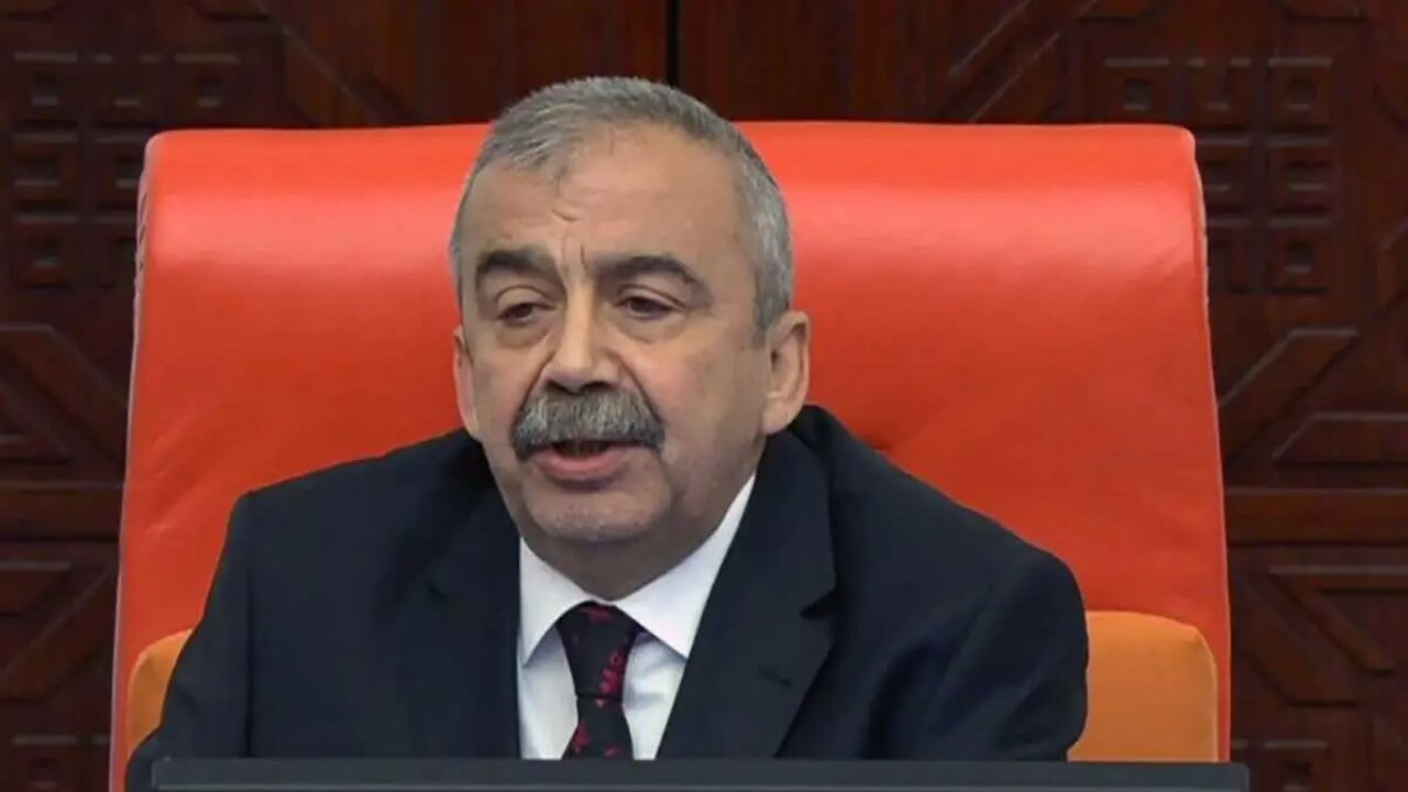 Ameliyat 12 saat sürdü; Sırrı Süreyya Önder'in son durumuna ilişkin hastaneden açıklama