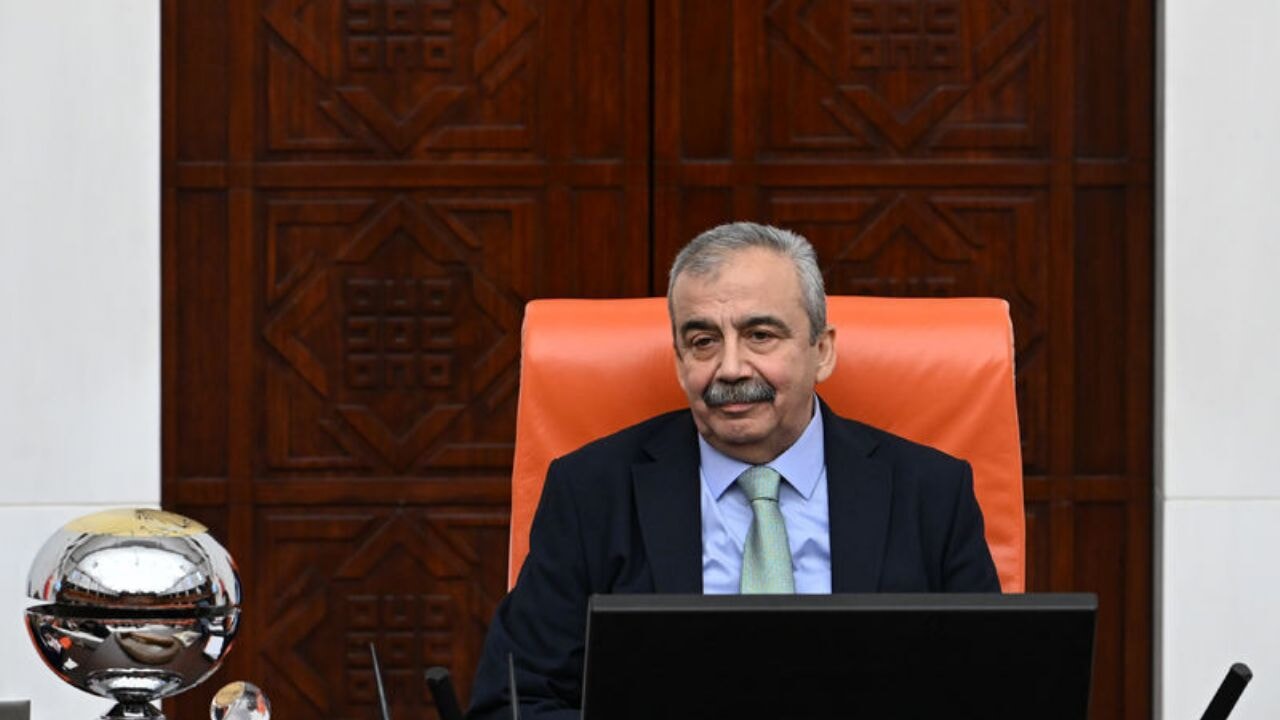 Sırrı Süreyya Önder'in kalbi iki kez durdu: 'Hayati tehlike sürüyor'