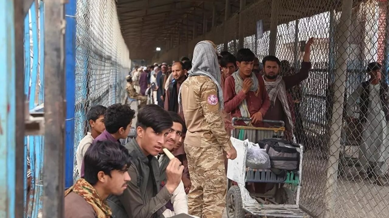 Pakistan'dan 80 bin kişilik sınır dışı dalgası! Kriz çıkaracak karar