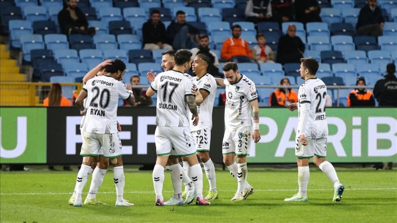 Kocaelispor 16 yıl sonra Süper Lig'e yükseldi!