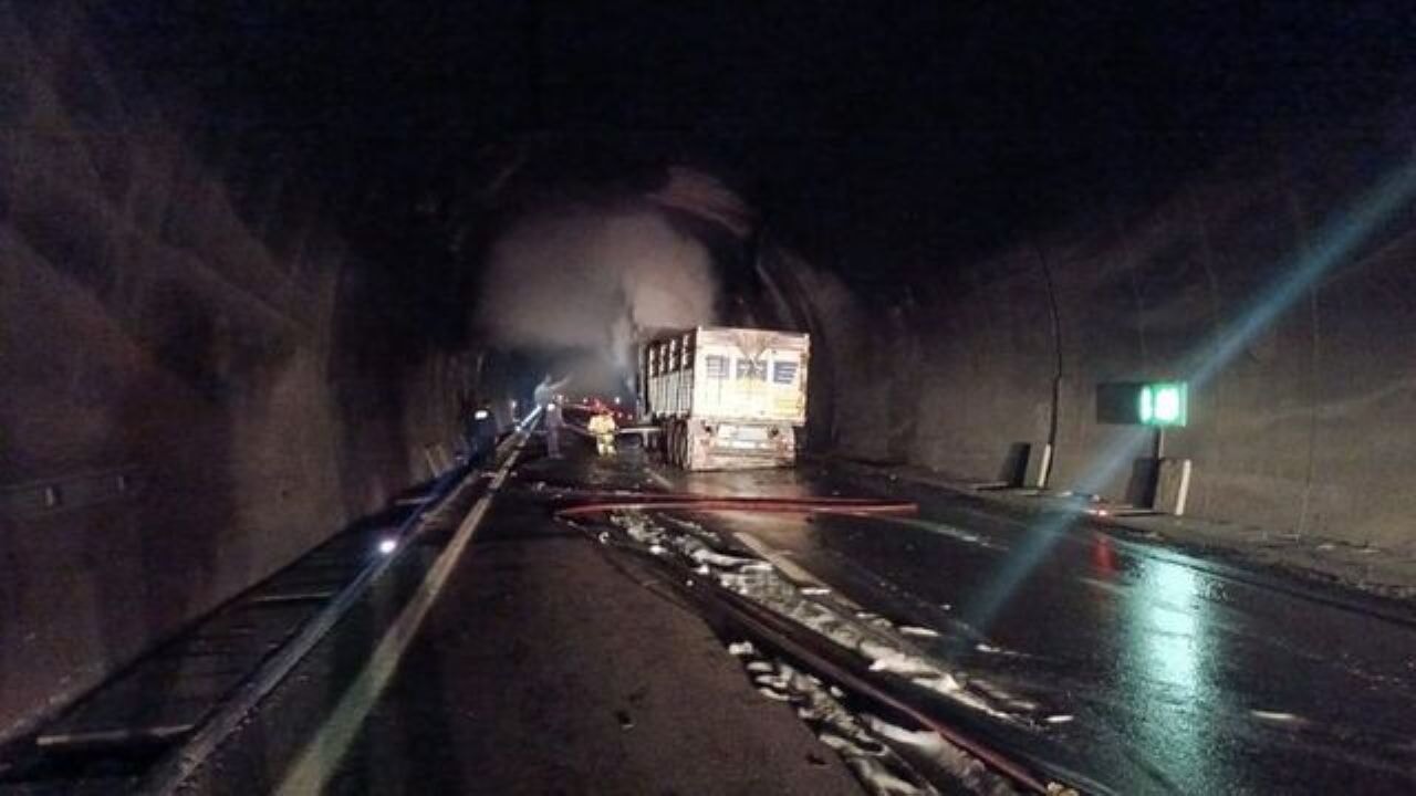 Malatya'da kömür yüklü kamyonda korkunç yangın