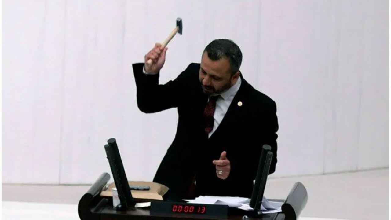 Meclis kürsüsünde çekiçli eylemin cezası belli oldu