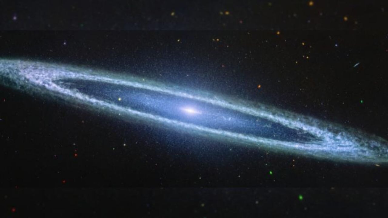 'Şapkalı Galaksi'nin yeni görüntüsü: Dev kara delik!