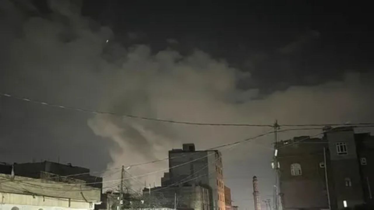 Husiler: ABD sivilleri vurdu, savaş gemileri hedefimiz olacak