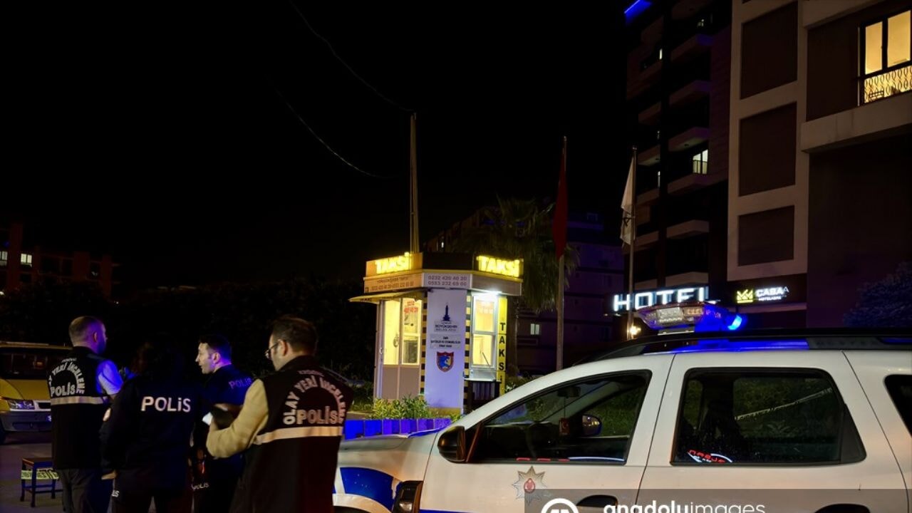 İzmir Buca'da bıçaklı kavga: Taksi yüzünden kan döküldü!