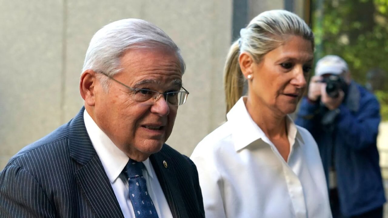 Türkiye karşıtı eski senatör Menendez'in eşi de yargılanıyor