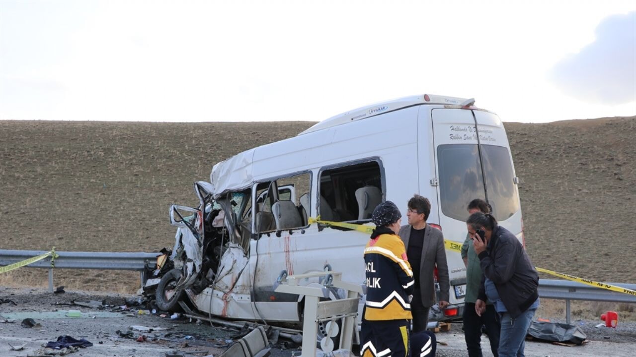 Van'daki kazada ölü sayısı 8'e çıktı