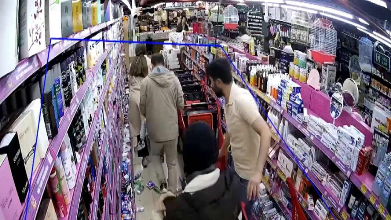 AVM'de deprem anı: 'Abla sakin, bina sağlam…'