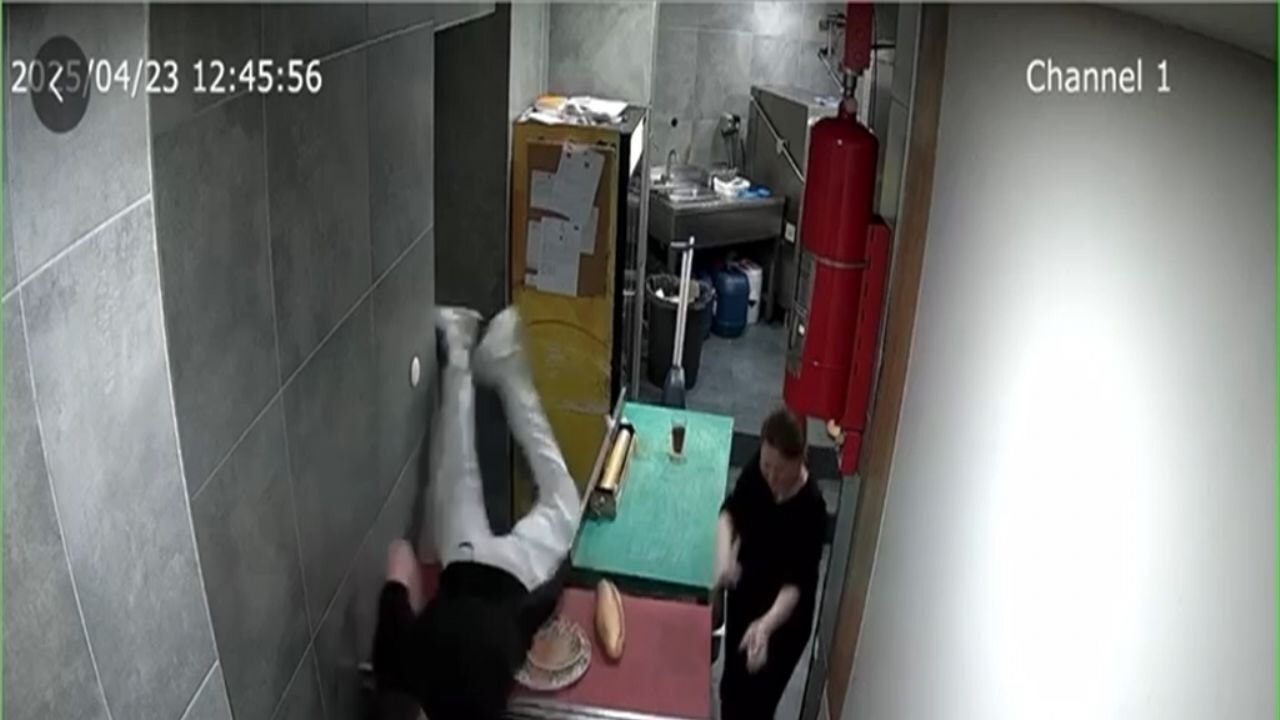 Depreme çalışırken yakalandılar; tezgahtan atlayıp kaçtılar