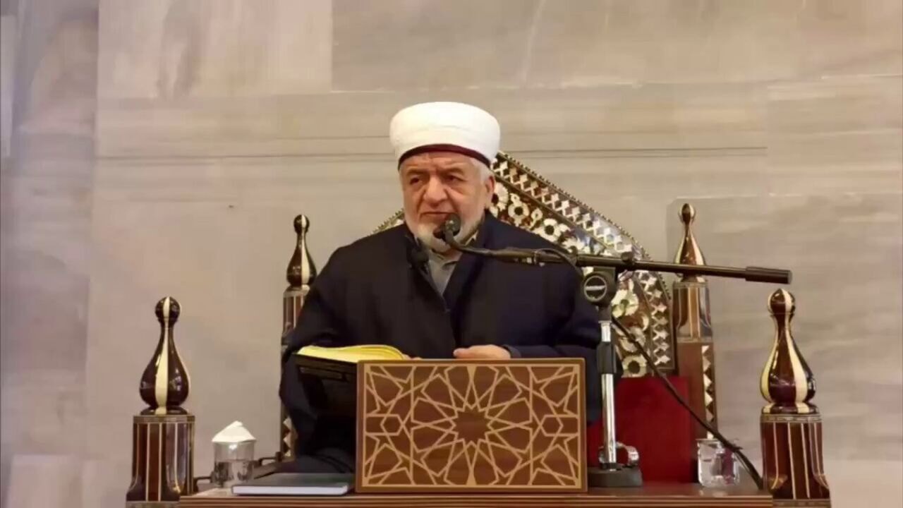 Fatih Camii'nde deprem anı