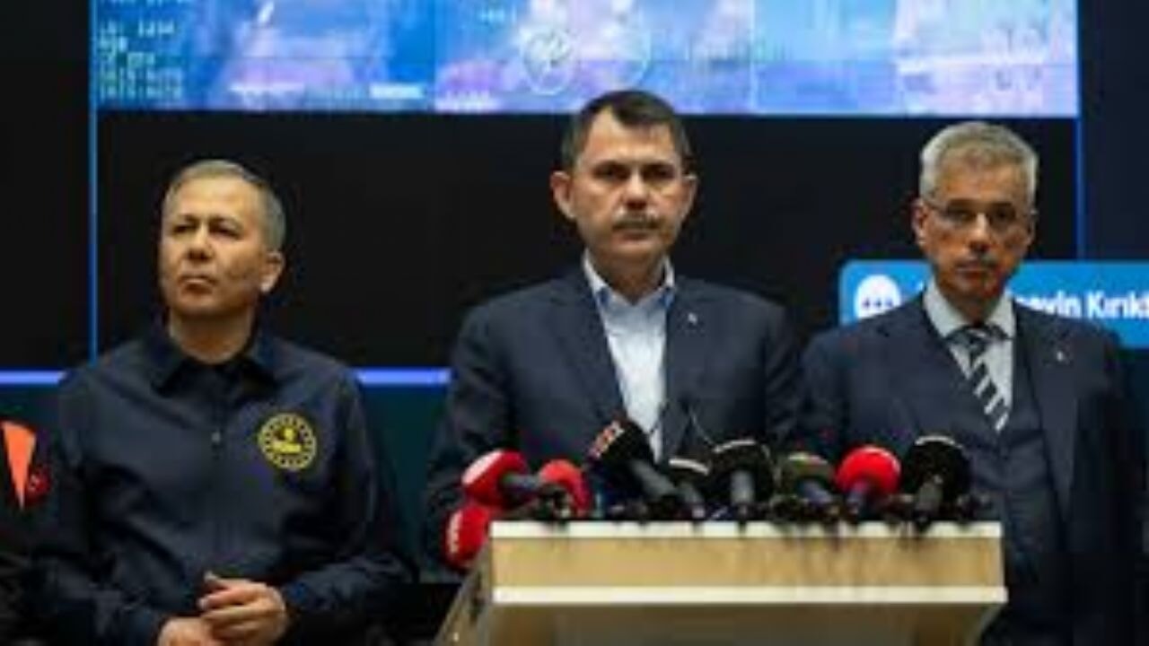 Çevre, Şehircilik ve İklim Değişikliği Bakanı Murat Kurum, İstanbul'da meydana gelen depremlere ilişkin açıklamalarda bulundu.