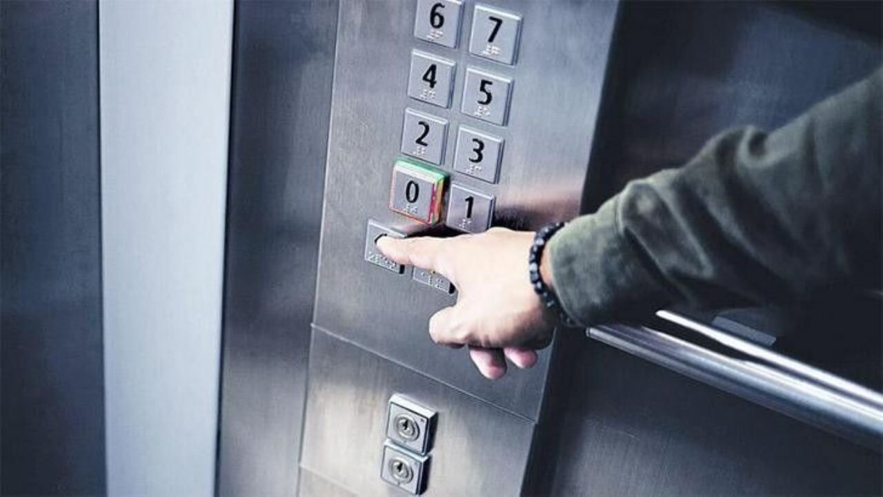 Depremde asansör durdu, vatandaşlar zor anlar yaşadı