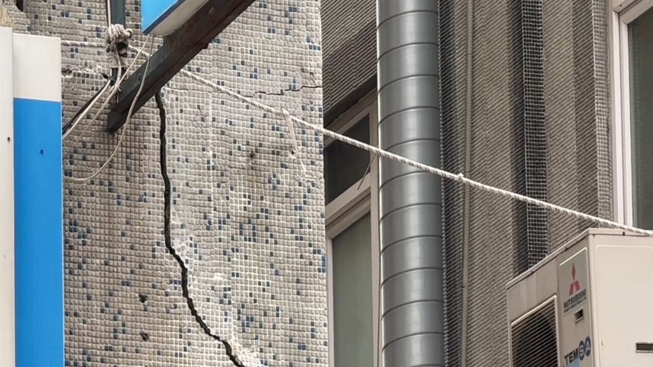 Avcılar'da üç bina mühürlendi