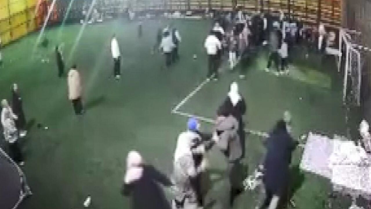 Depremi unutup kavgaya tutuştular