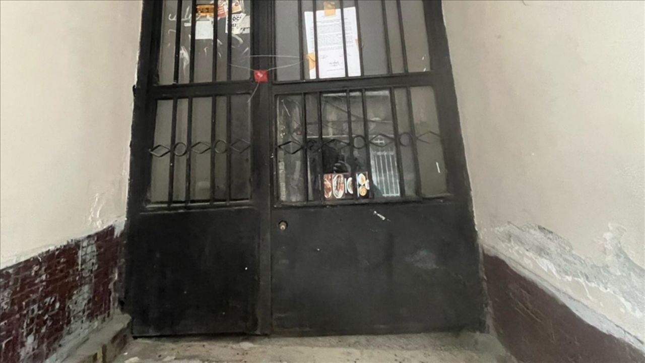 Fatih'te 3 bina mühürlendi