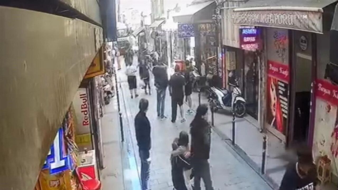 Deprem sırasında kaydedilen dikkat çekici anlar…