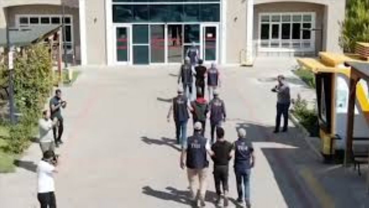 DEAŞ'a karşı 49 ilde  dev operasyon: 210 şüpheli yakalandı!
