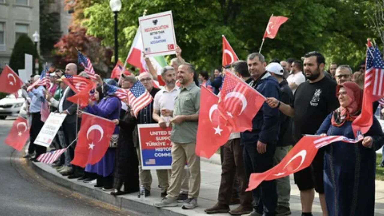 ABD'nin başkenti Washington'da, 1915 Ermeni iddialarına karşı protesto düzenlendi