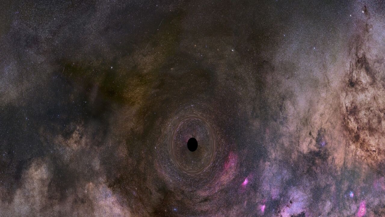 Uzayda ilk: Tek başına dolaşan kara delik keşfedildi