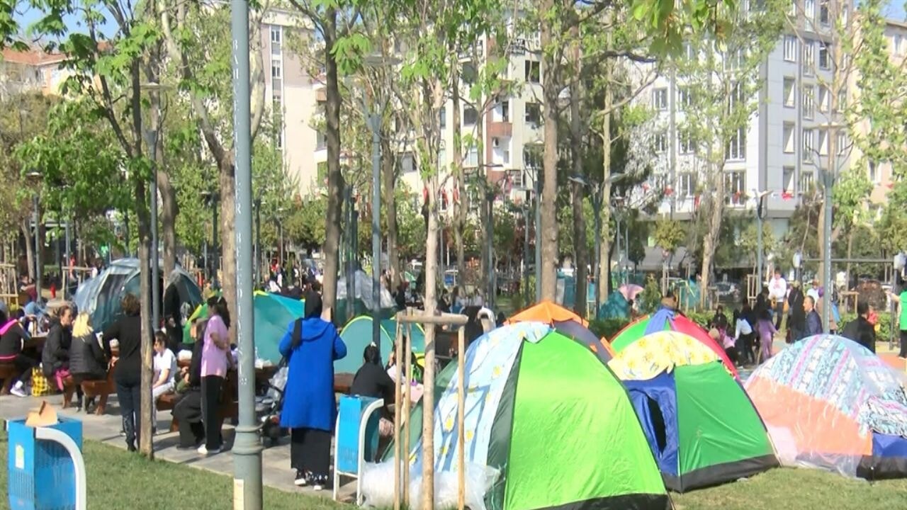 İstanbul'da 'deprem travması': Nöbet sürüyor