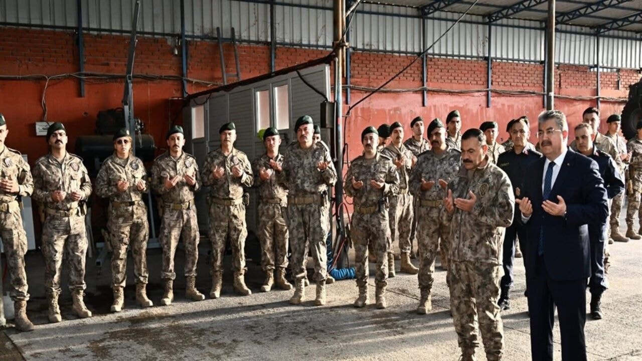 Özel Harekat polisleri dualarla Suriye'ye uğurlandı