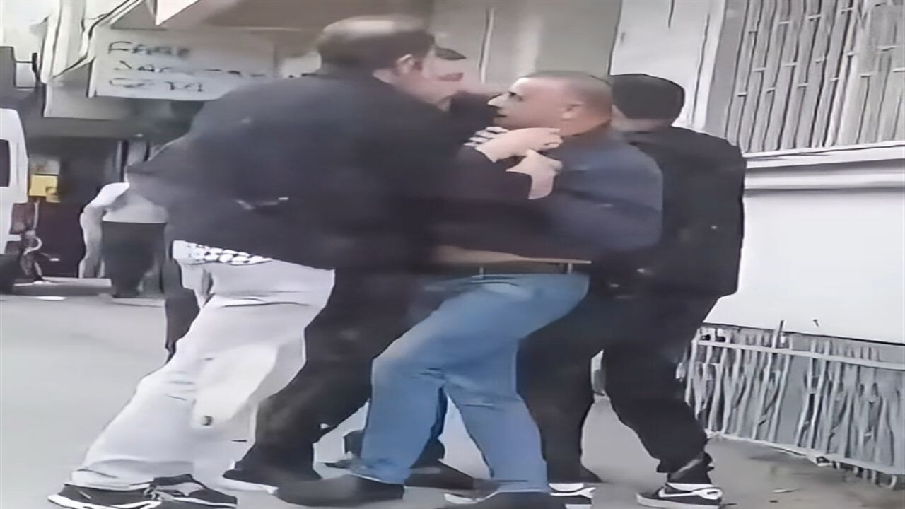 Depremde sokağa çıkan komşular arasında kavga