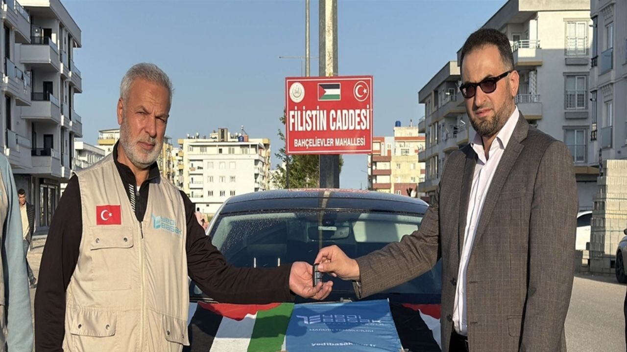 Otomobilini Gazze için bağışladı