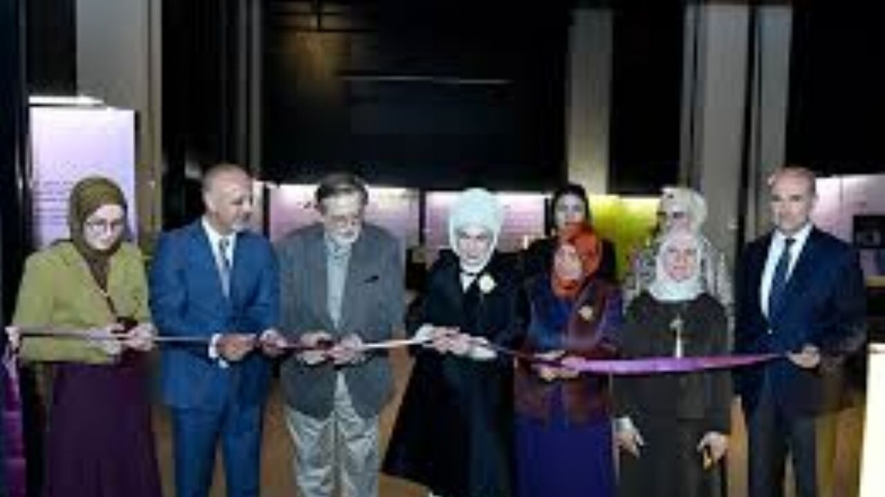 Emine Erdoğan 'Saklı Kalanlar' sergisinin açılışını yaptı