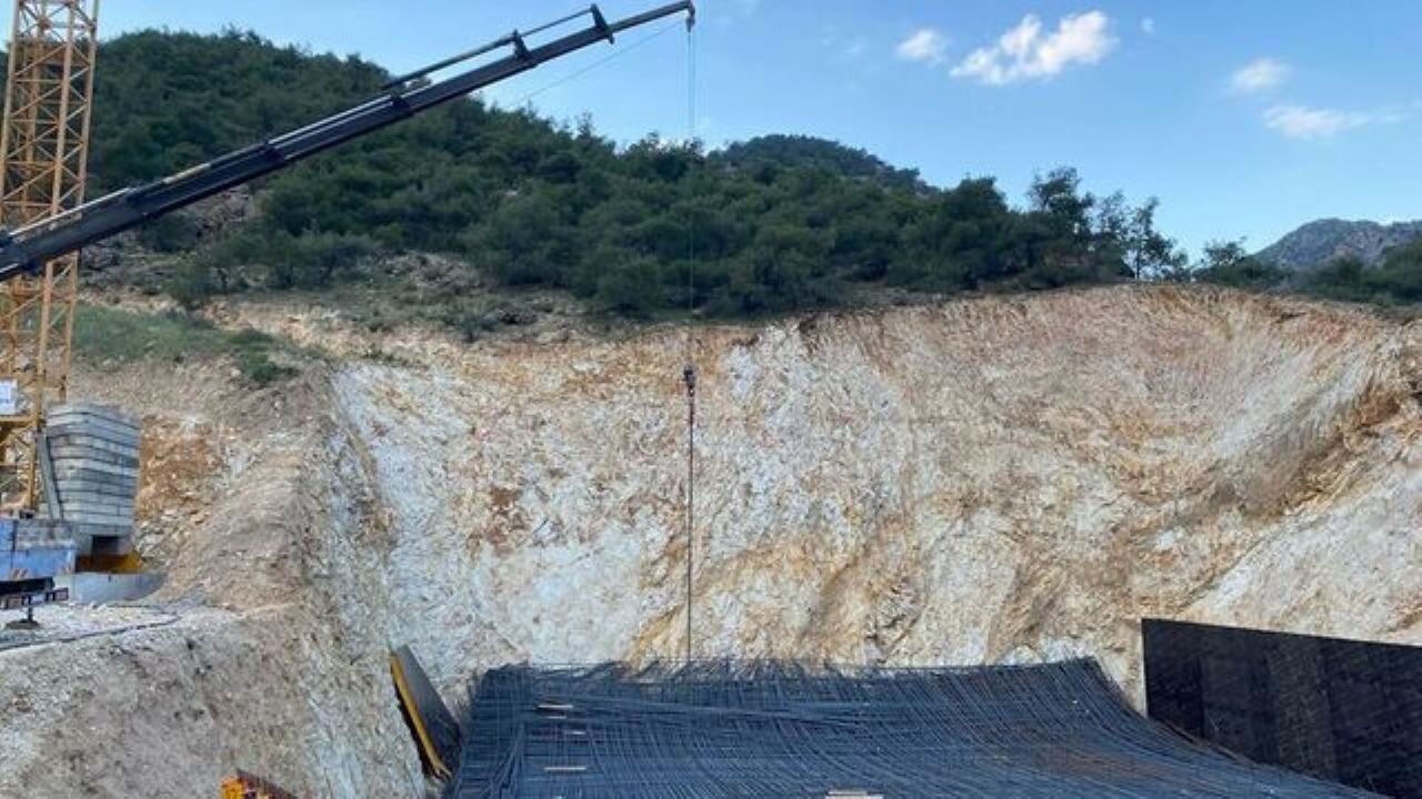 Alaşehir'de hızlı tren inşaatında felakete neden olan demir çökmesi