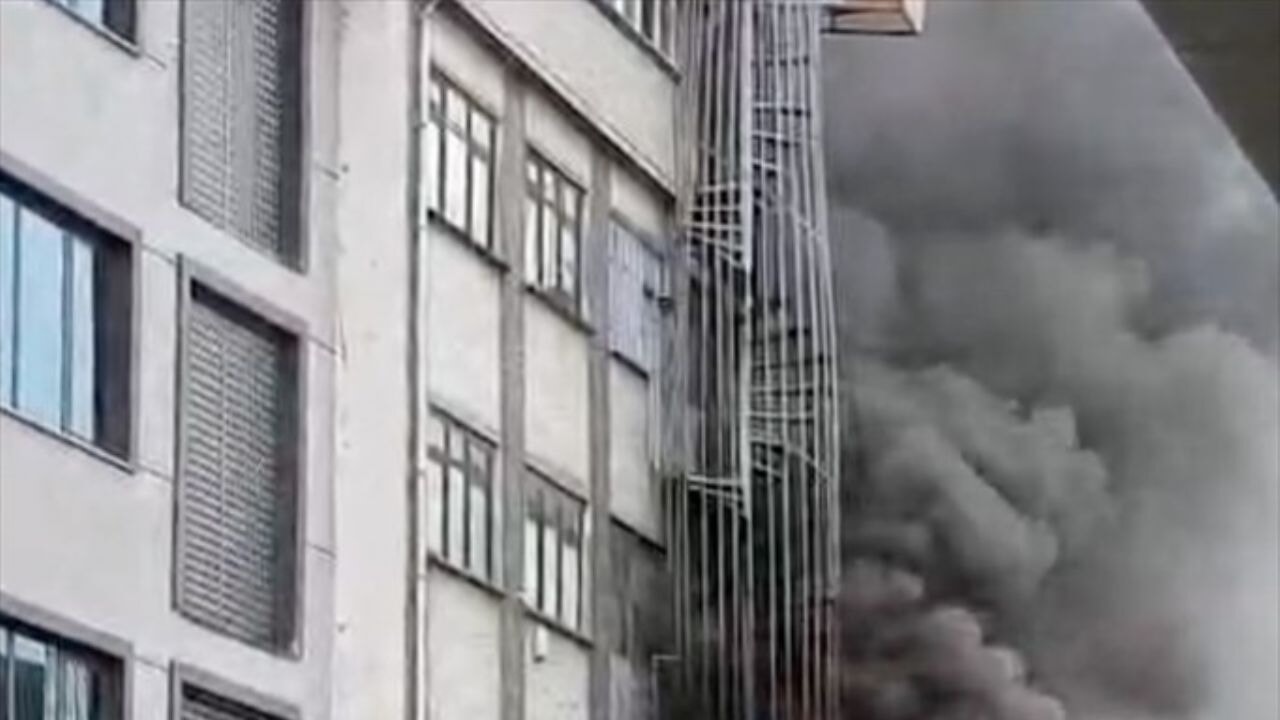 Ayakkabı imalathanesinde korkutan yangın! Sultangazi'de büyük panik