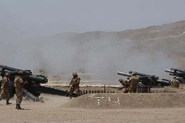 Pakistan'da 54 militan etkisiz hale getirdi