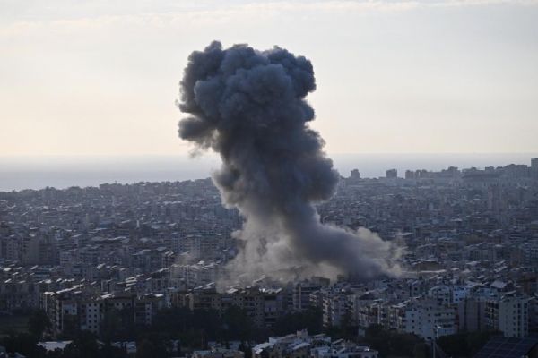 Soykırımcı İsrail'den Beyrut'a hava saldırısı