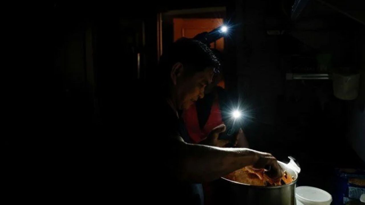 İki Avrupa ülkesi karanlığa gömüldü: Metrolar boşaltıldı, trafik kilitlendi