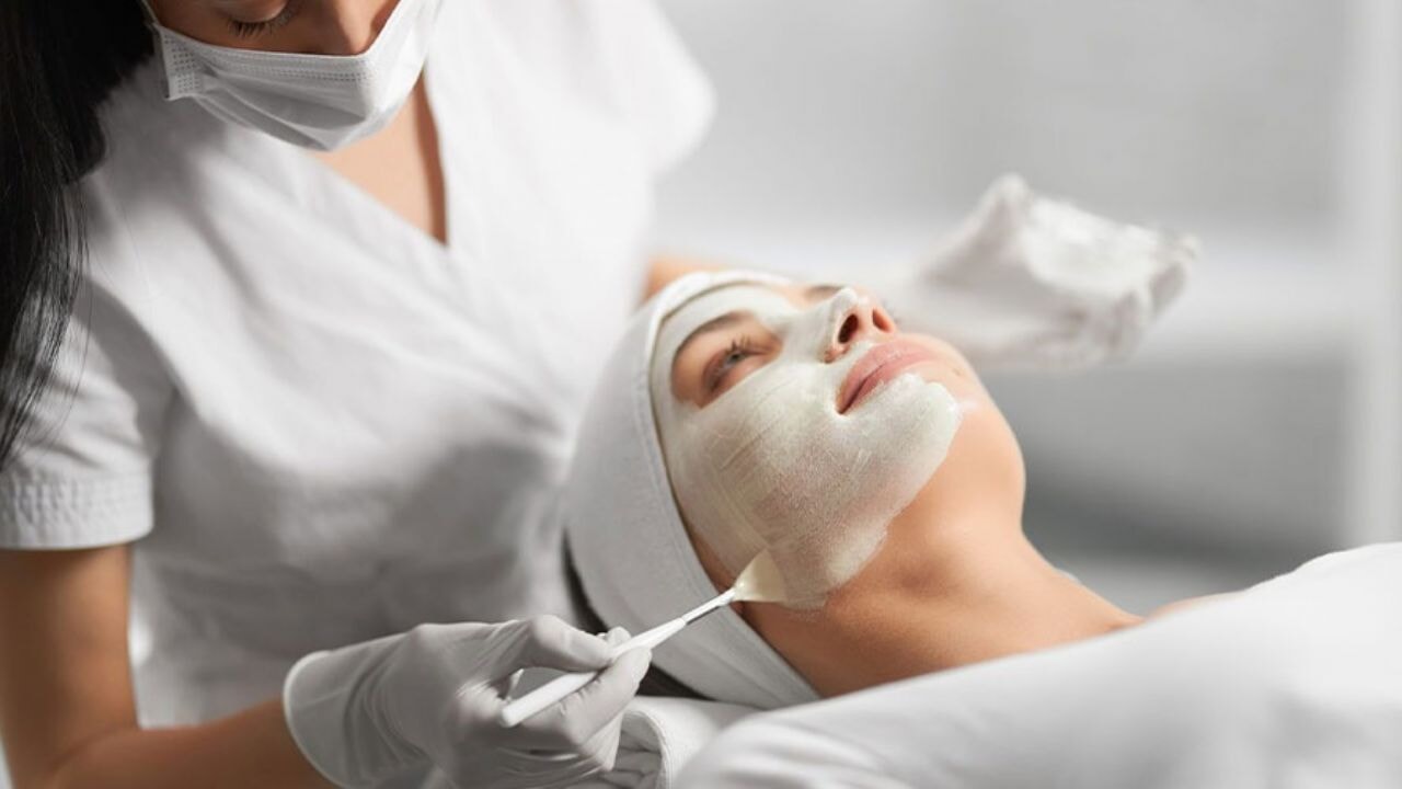 Cildinizi Tazelemenin En İyi Yolu: Saramed Clinic'te